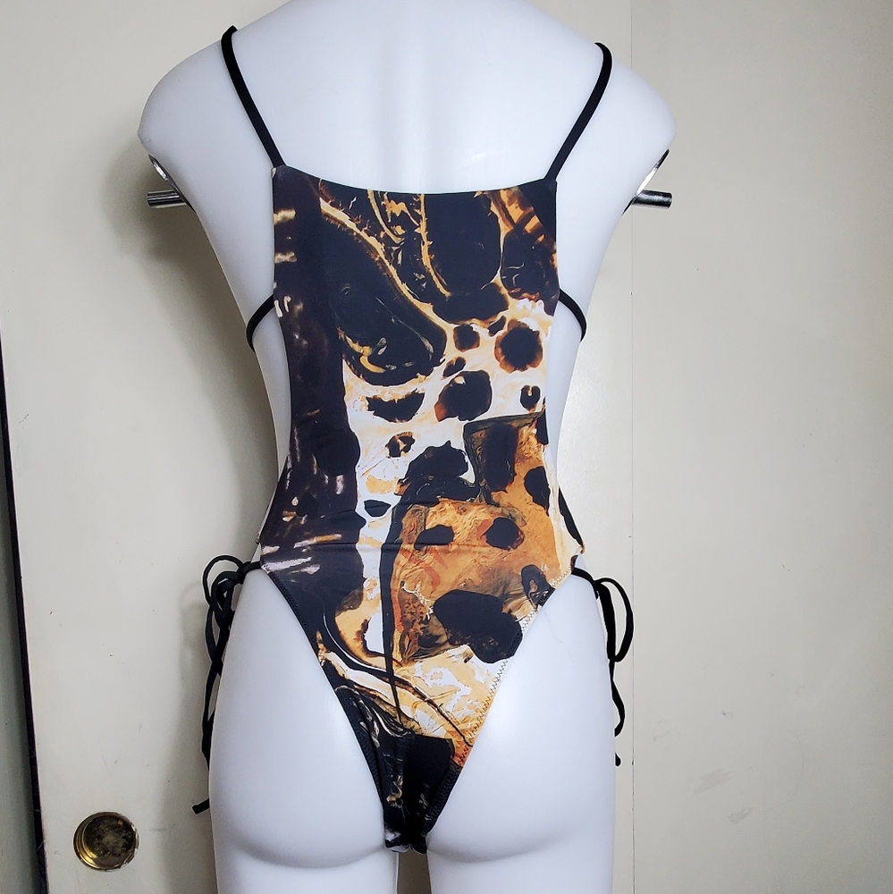 Beautiful bikini - Picture 6 of 11